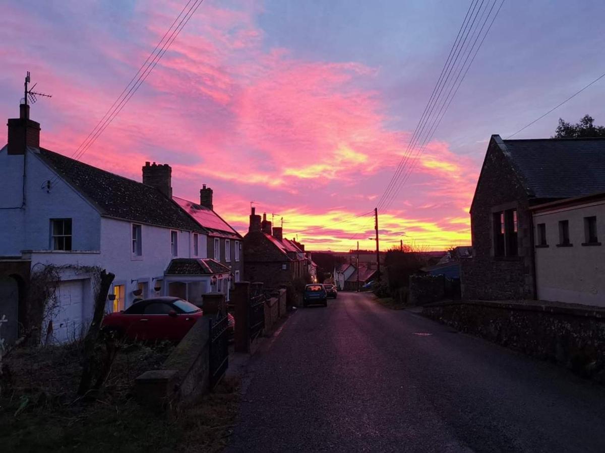 Relax In A 1 Bedroom Apartment Near A Country Pub Eyemouth Esterno foto