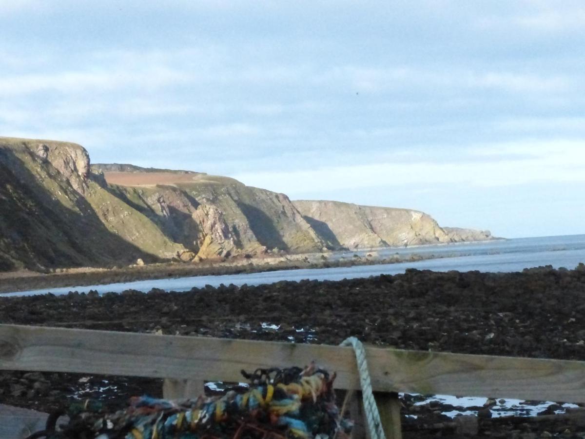 Relax In A 1 Bedroom Apartment Near A Country Pub Eyemouth Esterno foto