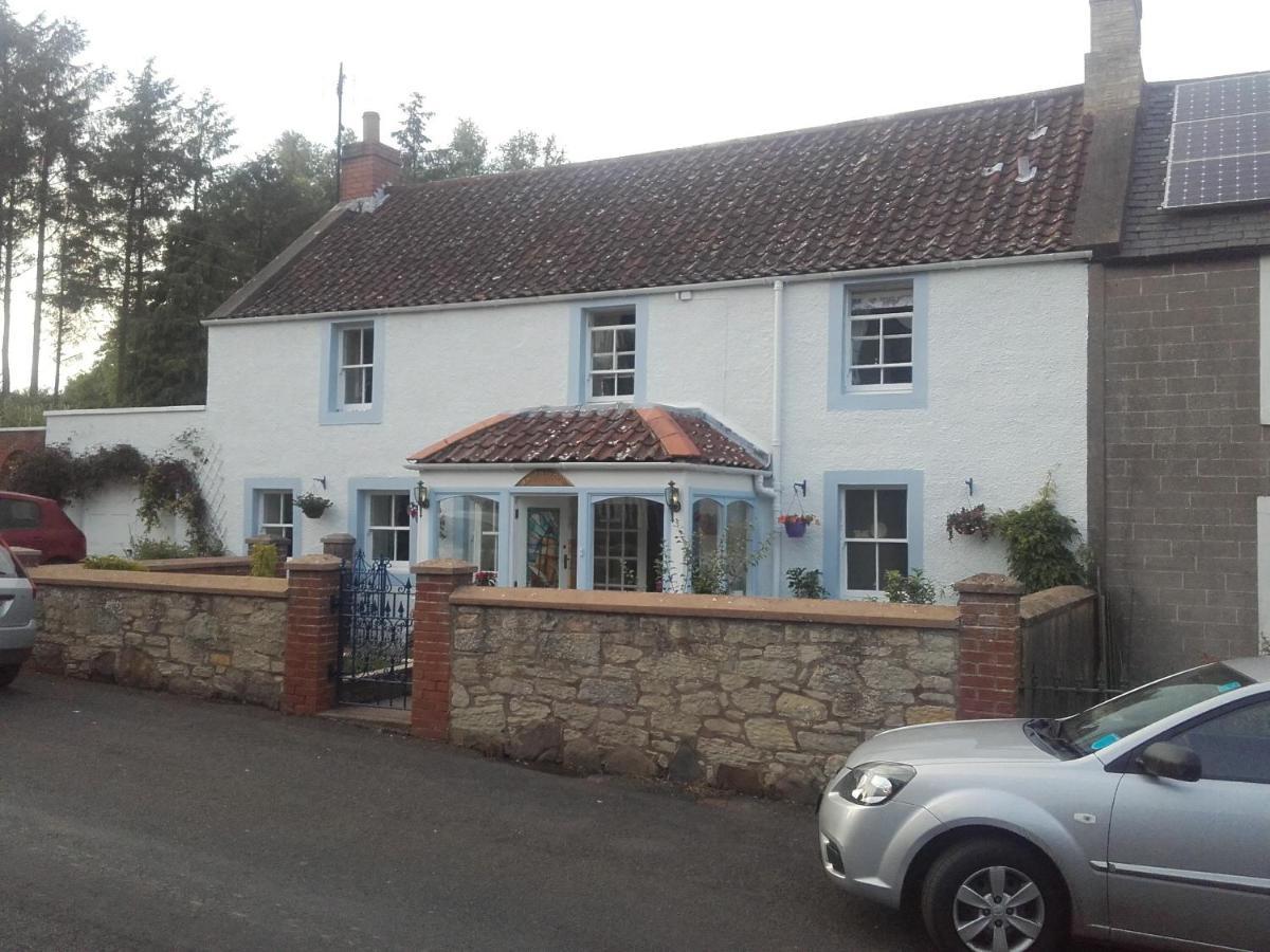 Relax In A 1 Bedroom Apartment Near A Country Pub Eyemouth Esterno foto